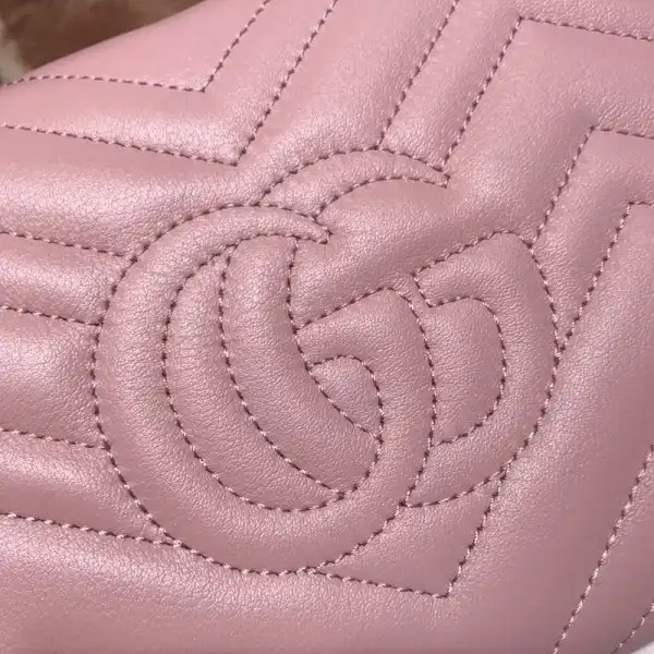 First bag ru GUCCI GG MARMONT CHAIN WALLET