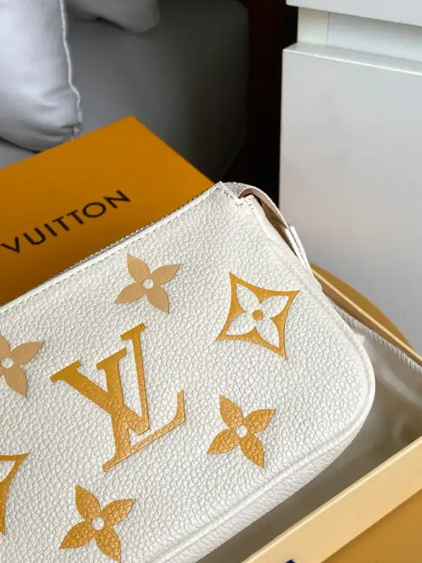 First bag ru LOUIS VUITTON MINI POCHETTE ACCESSOIRES