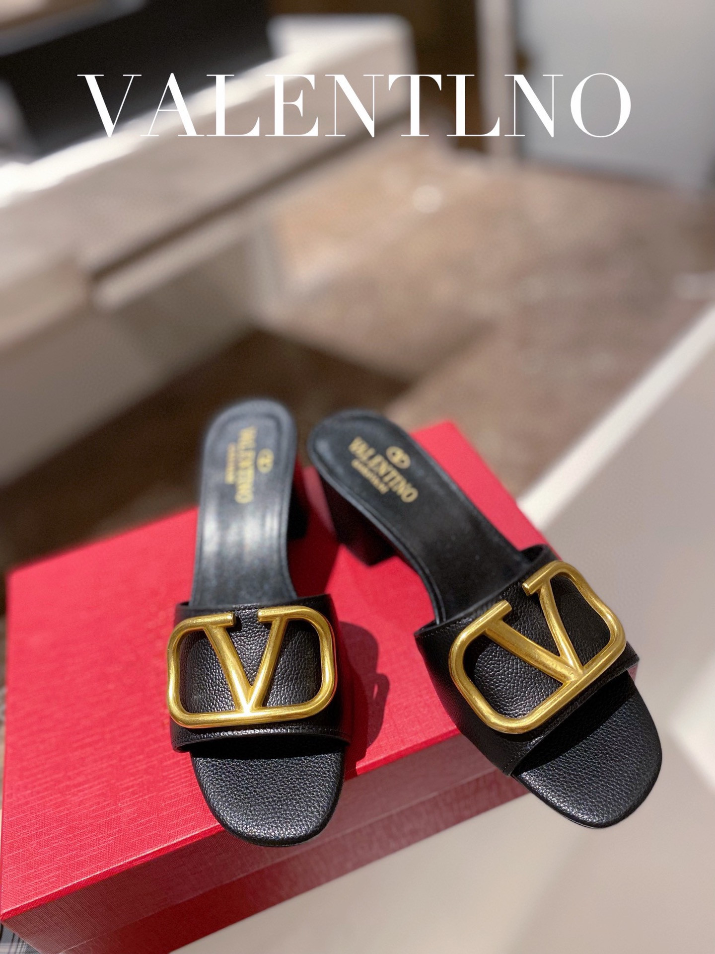 VALENTINO VLOGO SIGNATURE SLIDE SANDAL