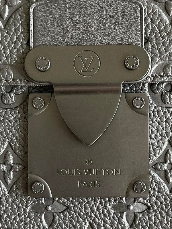 HOT SALE LOUIS VUITTON S LOCK A4 POUCH