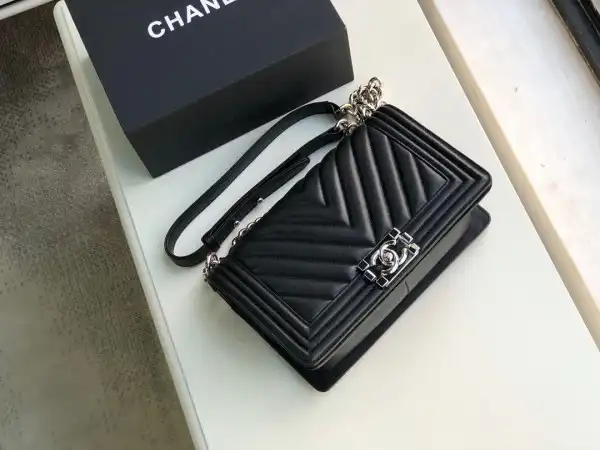 CHANEL BOY BAG 20CM 25CM