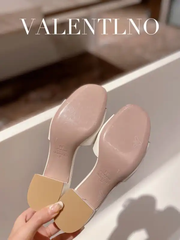 Yupoo bagsoffer VALENTINO VLOGO SIGNATURE SLIDE SANDAL