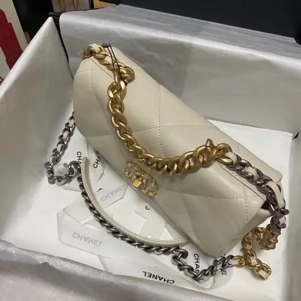 First bag ru CHANEL 19 FLAP BAG