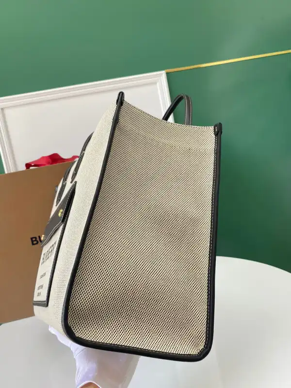 BURBERRY SMALL Freya TOTE