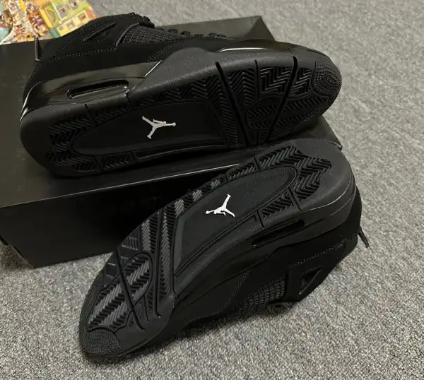 First bag ru Air Jordan 4 Retro 'Black Cat'