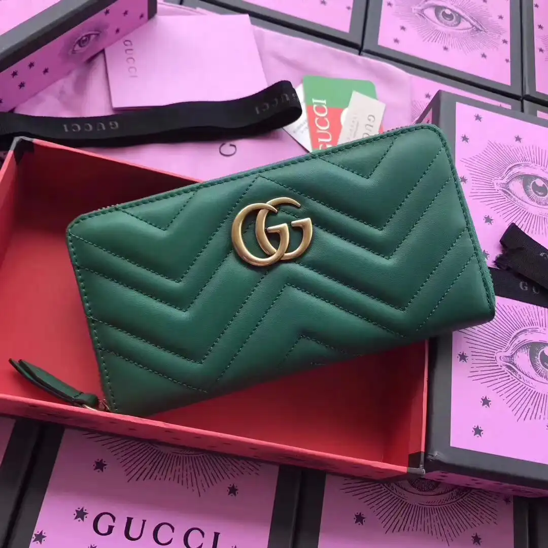 First bag ru Gucci Wallet