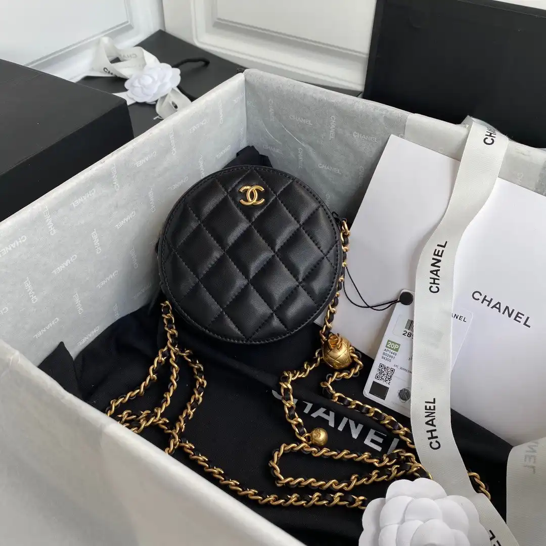 First bag ru CHANEL ROUND BAG