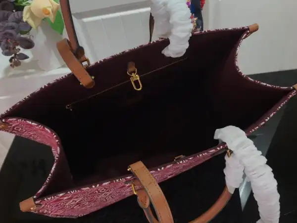 First bag ru LOUIS VUITTON SINCE 1854 ONTHEGO GM