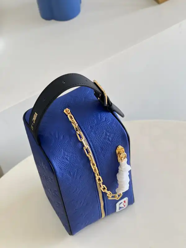 Rep LOUIS VUITTON DOPP KIT