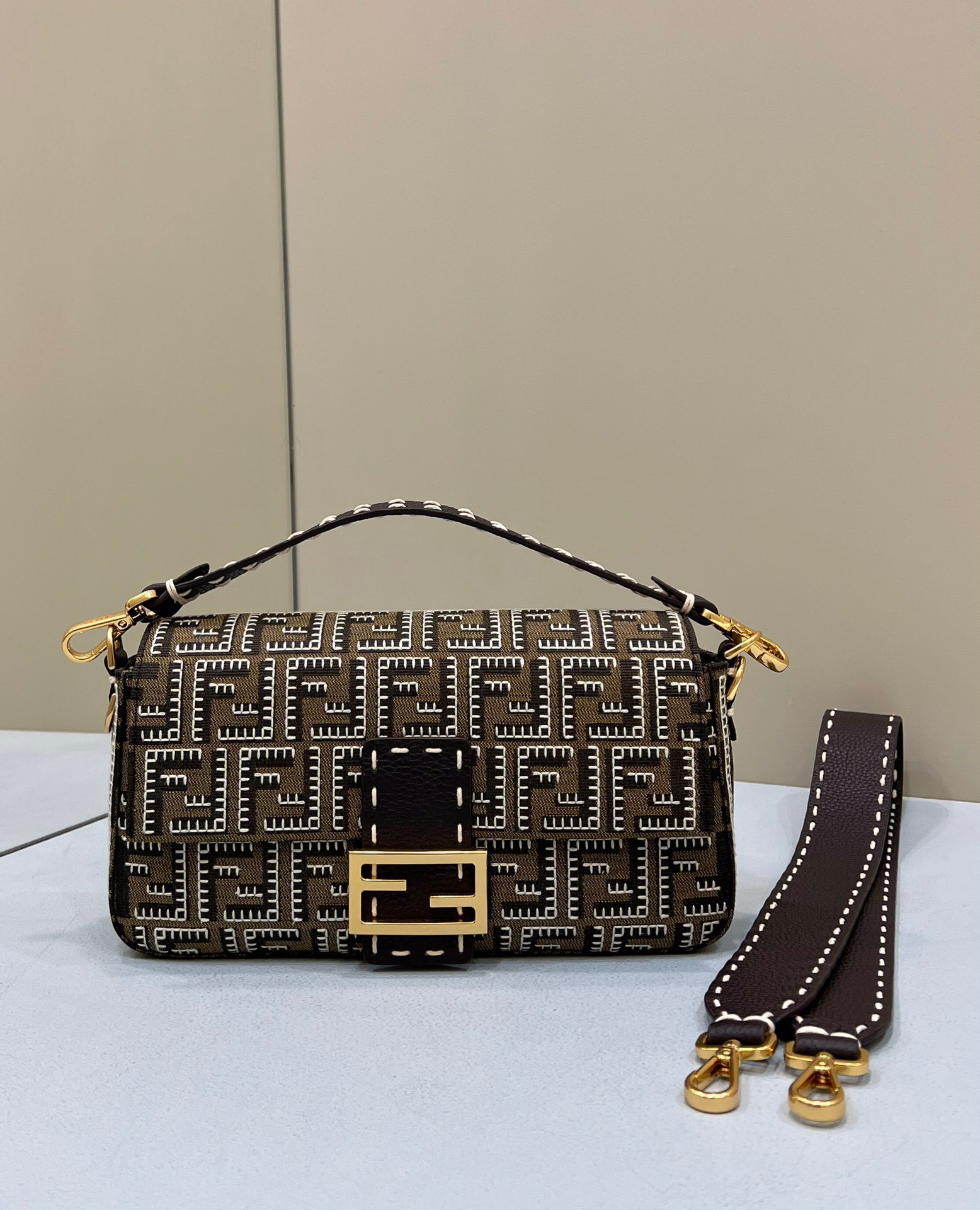 HOT SALE FENDI BAGUETTE