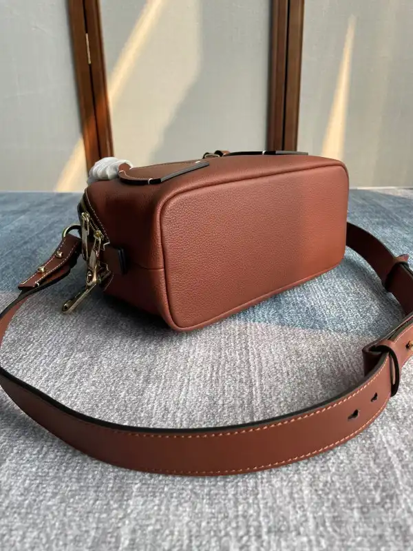 CHLOÉ SMALL DARIA BAG