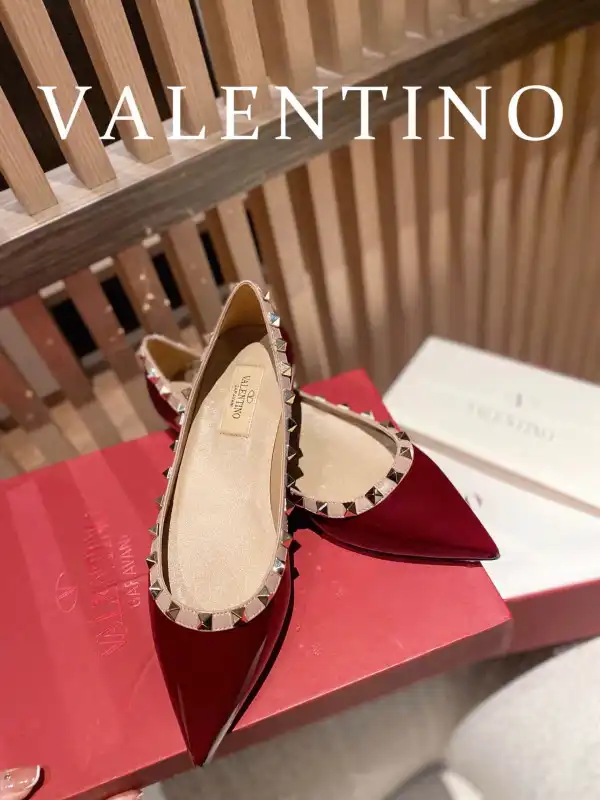 Yupoo bagsoffer VALENTINO ROCKSTUD FLAT