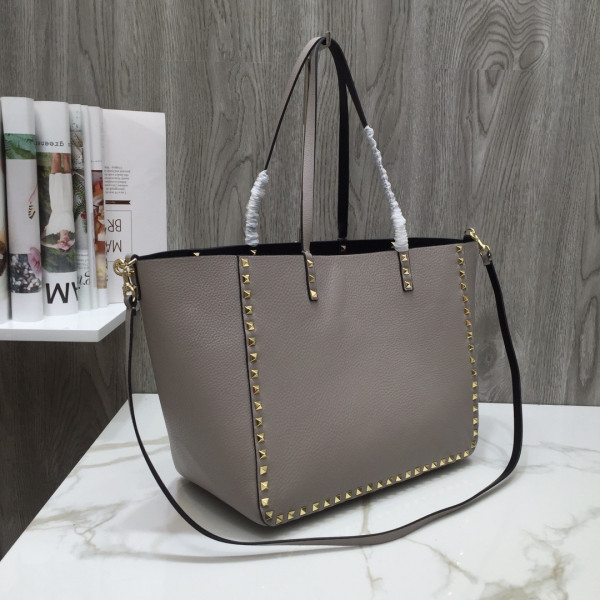 HOT SALE VALENTINO MEDIUM GRAIN CALFSKIN LEATHER ROCKSTUD BAG