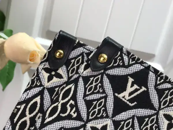 Firstbag Ru LOUIS VUITTON SINCE 1854 ONTHEGO GM