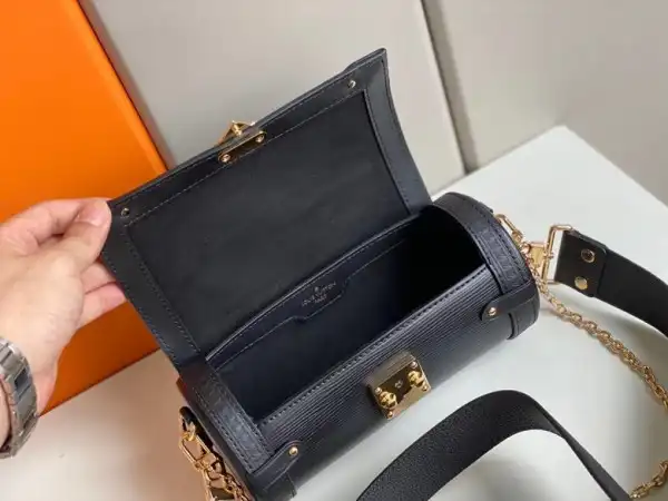 First bag ru LOUIS VUITTON PAPILLON TRUNK