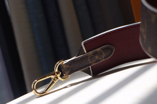 HOT SALE LOUIS VUITTON MONOGRAM STRAP