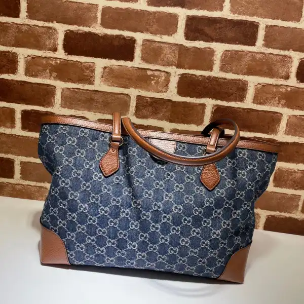 GUCCI Ophidia GG medium tote