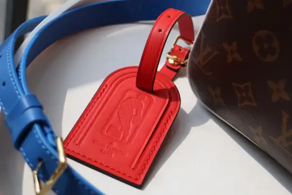 LOUIS VUITTON LVXNBA NIL MESSENGER