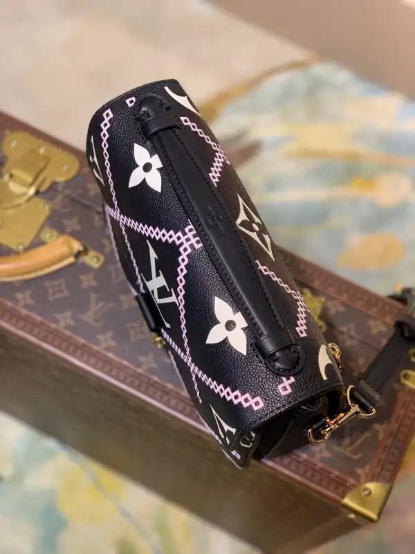 First bag ru LOUIS VUITTON POCHETTE MÉTIS