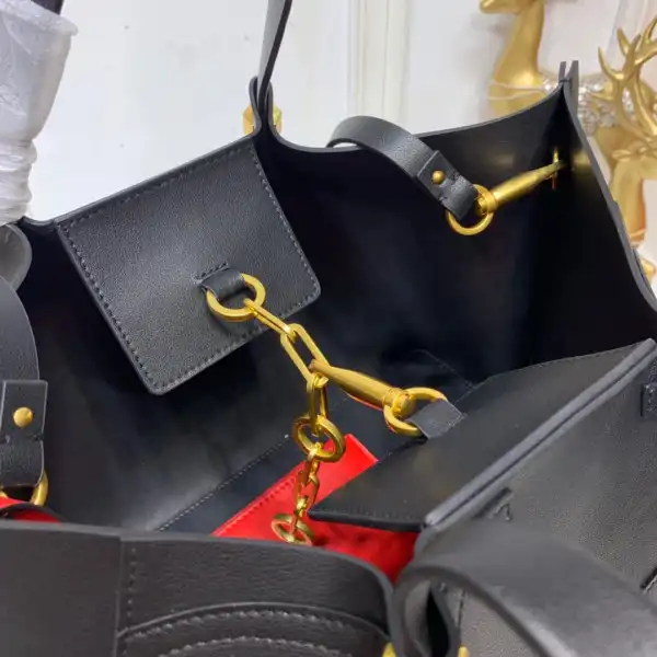 Frstbag ru VALENTINO GARAVANI ESCAPE TOTE BAG