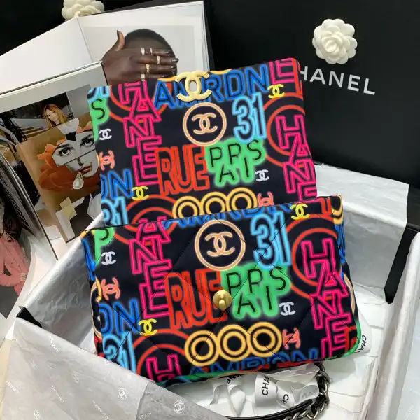 CHANEL 19 FLAP BAG