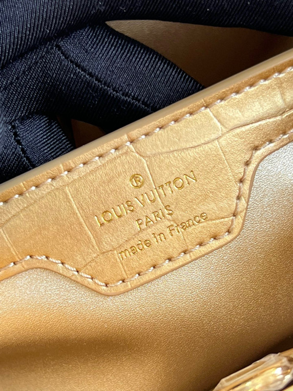 [FREE SHIPPING] LOUIS VUITTON CAPUCINES BB