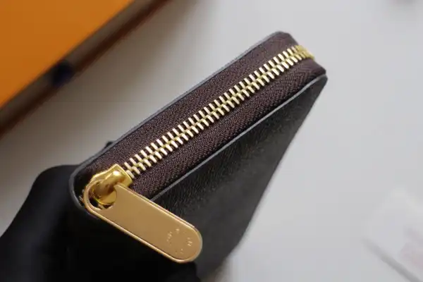 LOUIS VUITTON ZIPPY WALLET