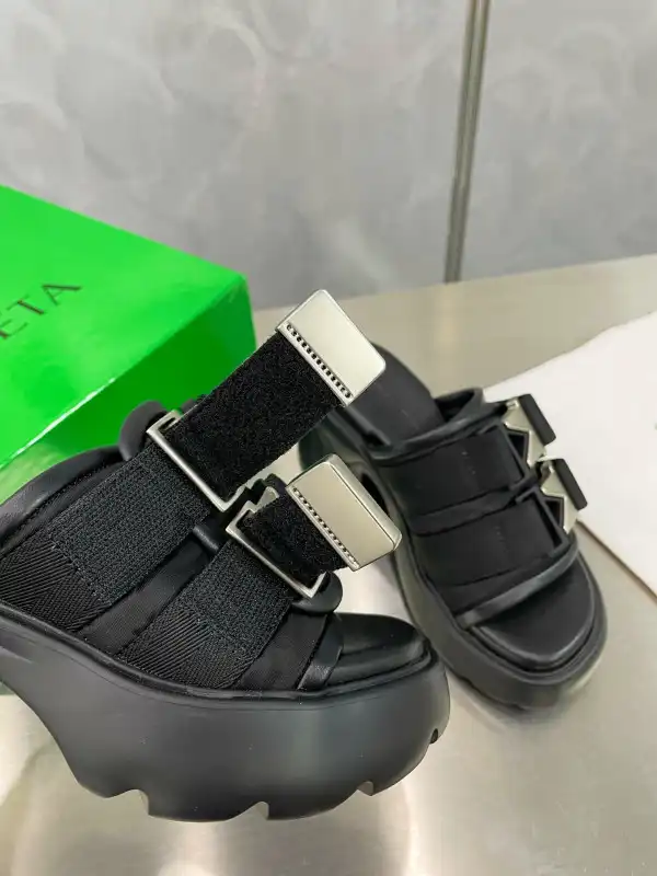 BOTTEGA VENETA Flash