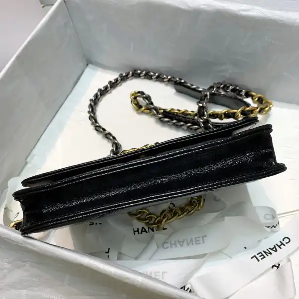 CHANEL19 WALLET ON CHAIN