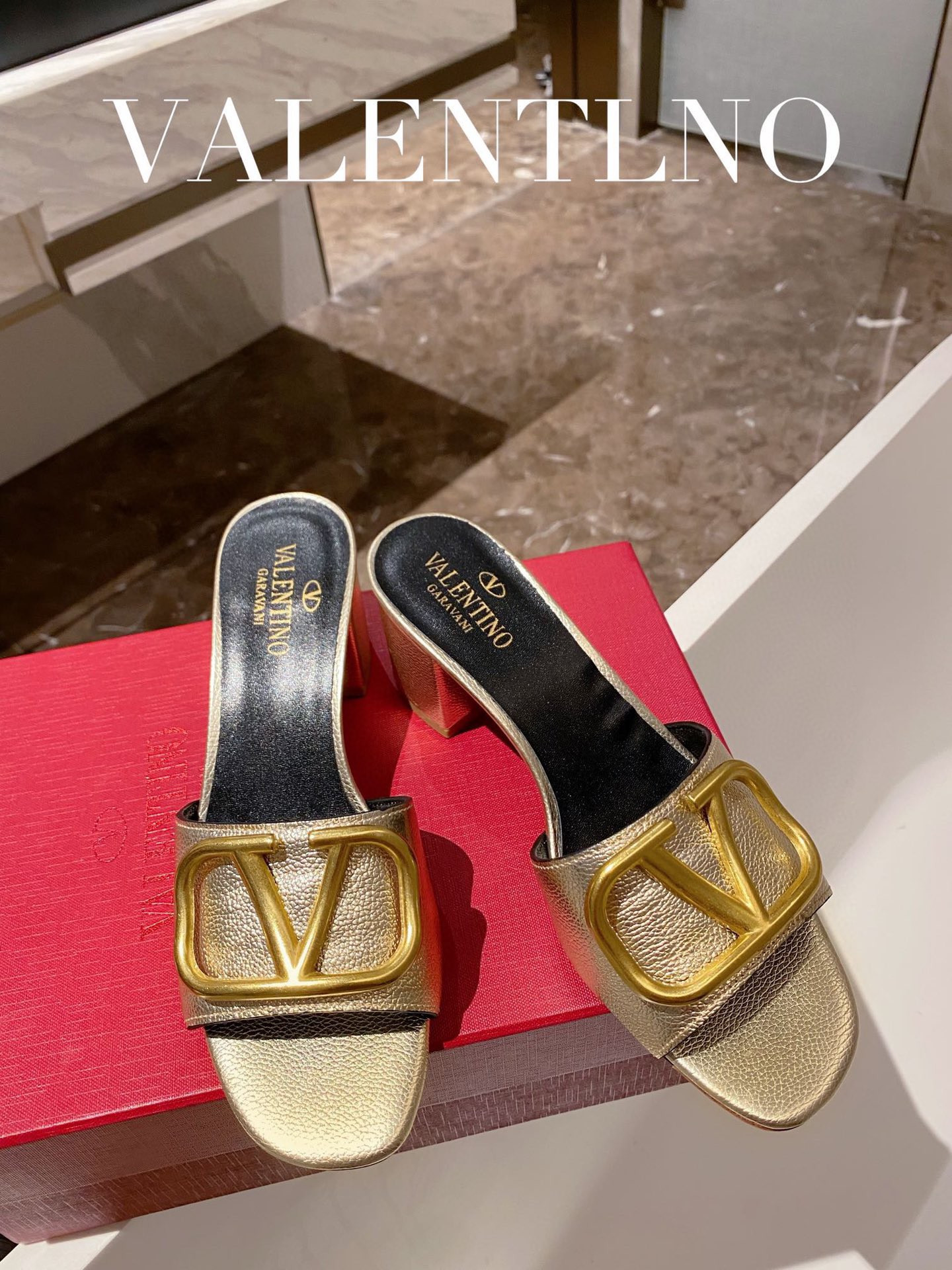 HOT SALE VALENTINO VLOGO SIGNATURE SLIDE SANDAL