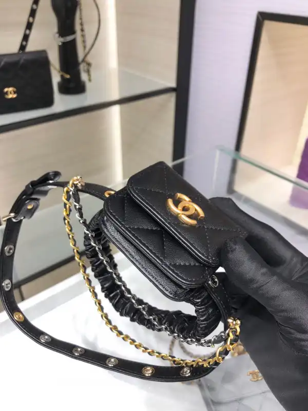 First bag ru CHANEL AIRPODS CASE