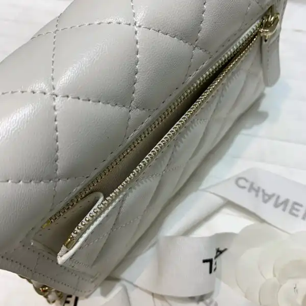 CHANEL MINI WALLET ON CHAIN