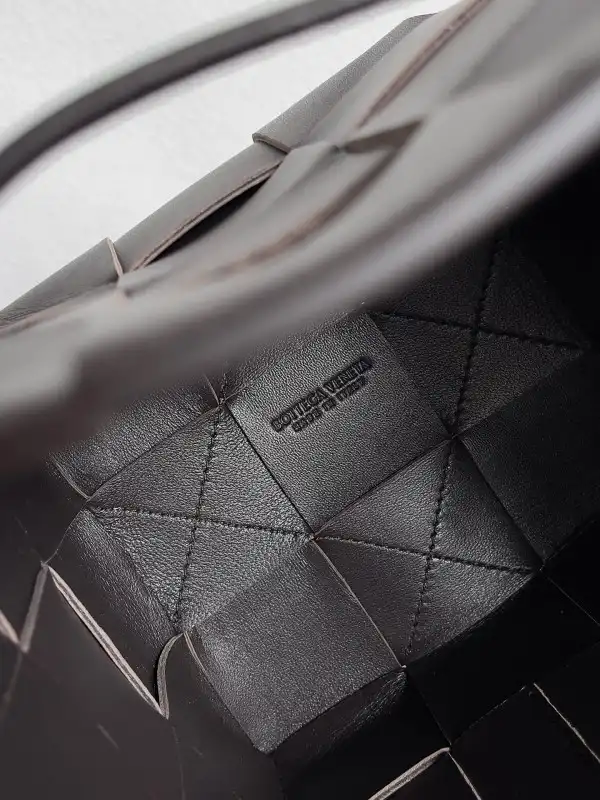 BOTTEGA VENETA Cassette Bucket Bag