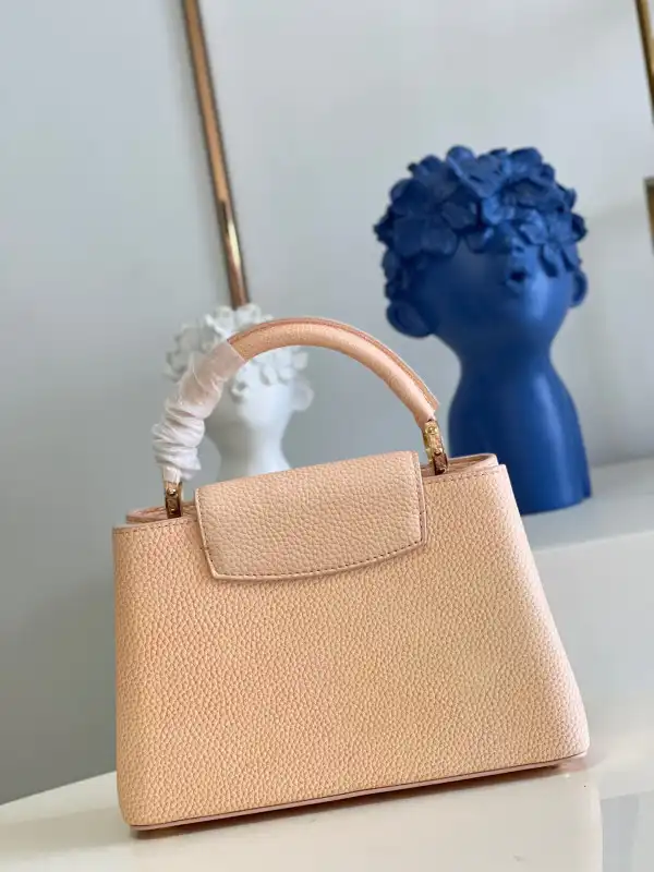 First bag ru LOUIS VUITTON CAPUCINES BB