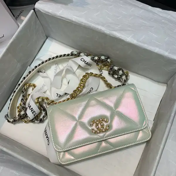 CHANEL19 WALLET ON CHAIN