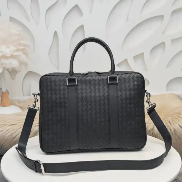 First bag ru Bottega Veneta Slim Intrecciato Briefcase