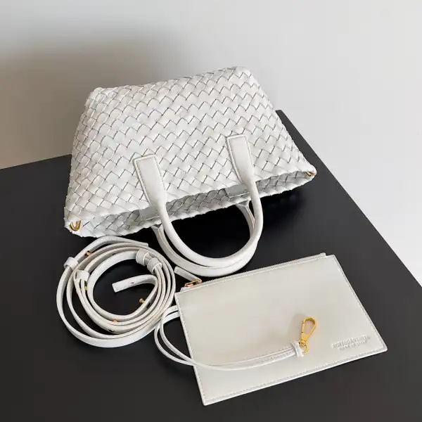 First bag ru BOTTEGA VENETA MINI CABAT