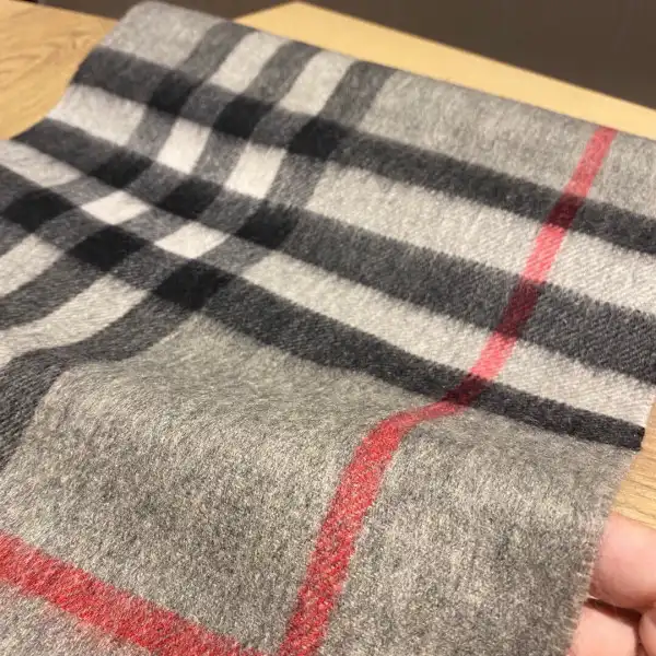 Frstbag ru Burberry Check Cashmere Scarf