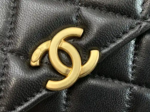 First bag ru CHANEL HANDLE BAG