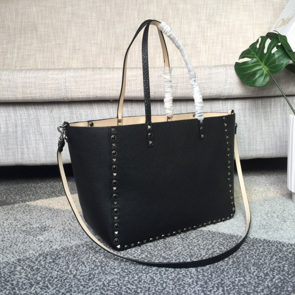 HOT SALE VALENTINO MEDIUM GRAIN CALFSKIN LEATHER ROCKSTUD BAG