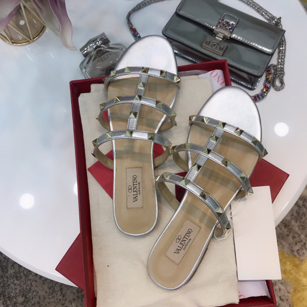 HOT SALE VALENTINO ROCKSTUD CALFSKIN LEATHER SLIDE SANDAL