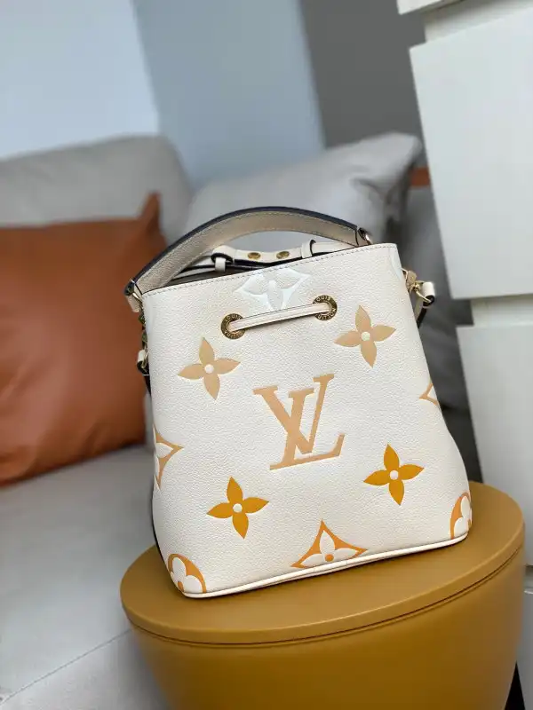 LOUIS VUITTON NÉONOÉ BB