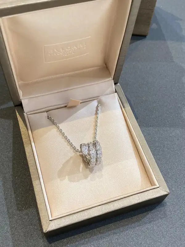 First bag ru BVLGARI SERPENTI NECKLACE