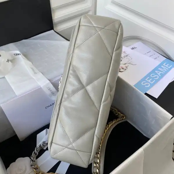 CHANEL 19 FLAP BAG