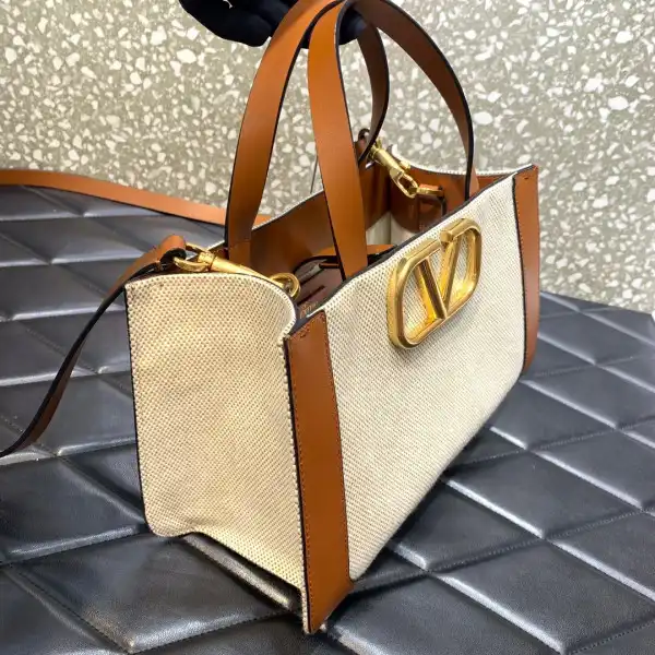 VALENTINO VLOGO SIGNATURE TOTE