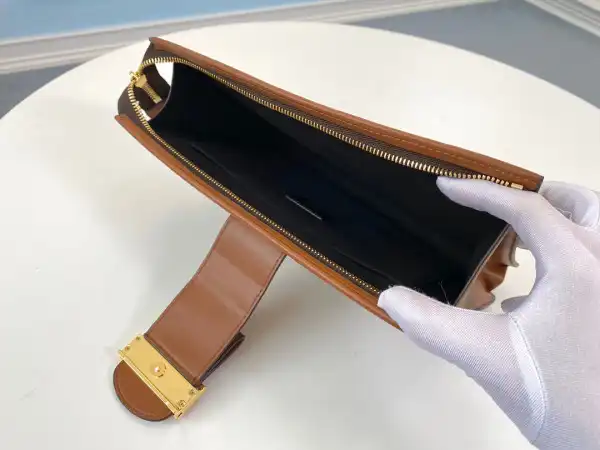 TO LOUIS VUITTON CLUTCH