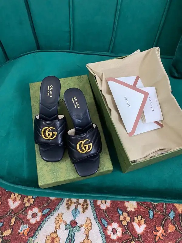 GUCCI Double G slide sandal