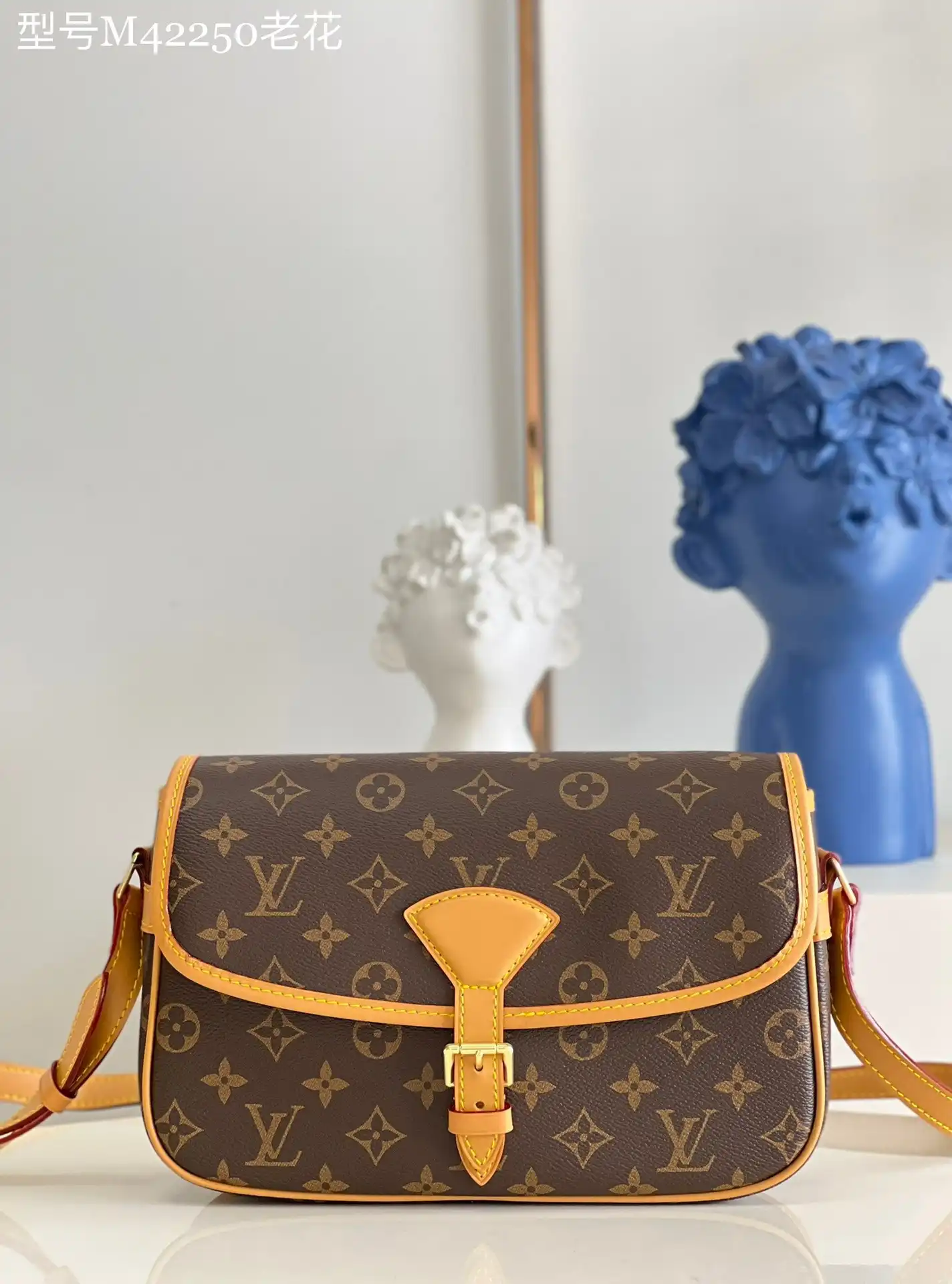 First bag ru LOUIS VUITTON VINTAGE SOLOGNE