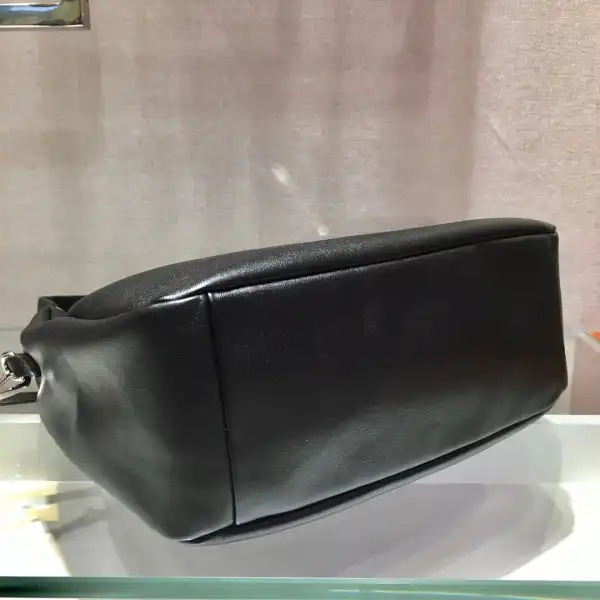 Bagsoffer Prada hobo bag