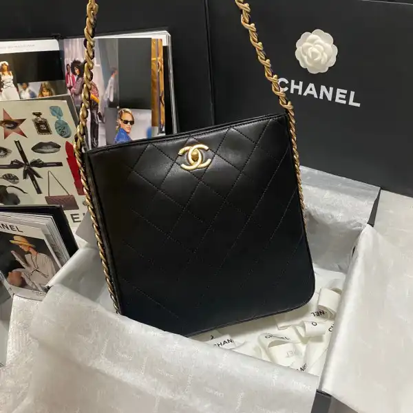 CHANEL HIPPIE BAG